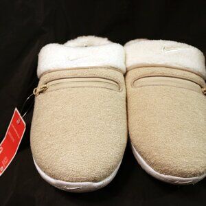 Nike Burrow Slippers Comfy & Authentic Tan & White ladies size 9 NWT, No box